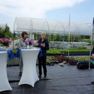 Beate Reichhold-Appel, Leiterin der Hessischen Gartenakademie, 3. v.l., möchte mit ihrem Team die Hobbygärtner für das Thema Pestizidreduktion sensibilisieren