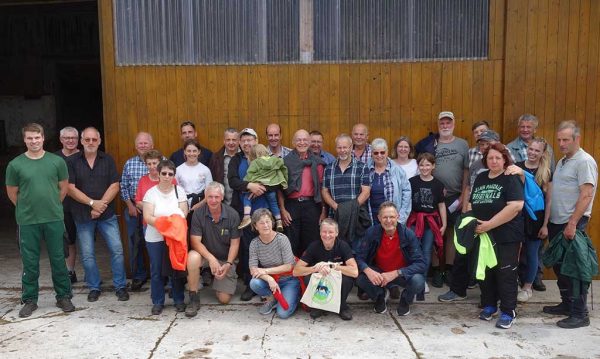 Odenwälder Fleischrinderhalter auf Exkursion im Betrieb Lang