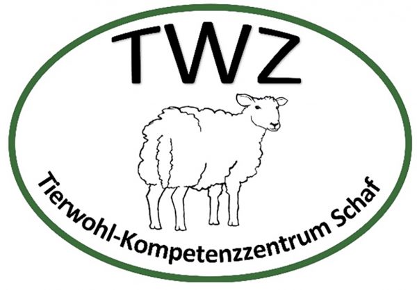 In der Mitte des Bildes ist ein seitlich, von hinten fotografiertes Schaf zu sehen. Über dem Schaf stehen die drei Buchstaben „TWZ“ und unter dem Schaf stehen die Worte „Tierwohl-Kompetenzzentrum Schaf“. Das Logo wird mit einem grünen Oval umkreist.