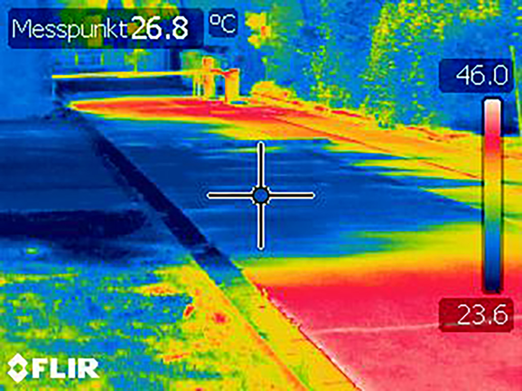 Wärmebild: Aufnahme am späten Vormittag eines beginnenden sogenannten Wüstentages (Tmax ≥ 35°C)